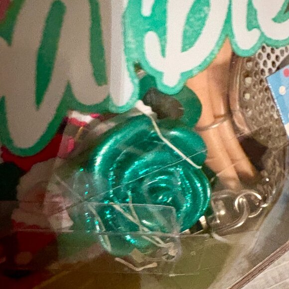 Vtg 2005 Barbie Doll Happy Holiday Wishes Gift Set Christmas Mattel NRFB G8540 - Picture 5 of 7